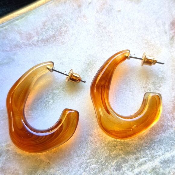 💲6️⃣ Bundled ✔️Fashion Jewelry Light Tan Ombre Curved Earrings - Picture 4 of 6